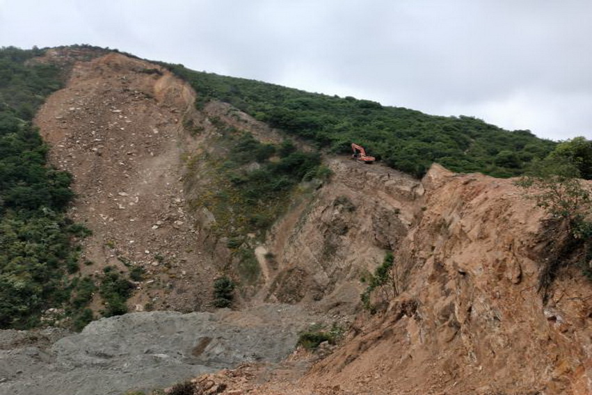 江阴花山南坡项目治理前.jpg