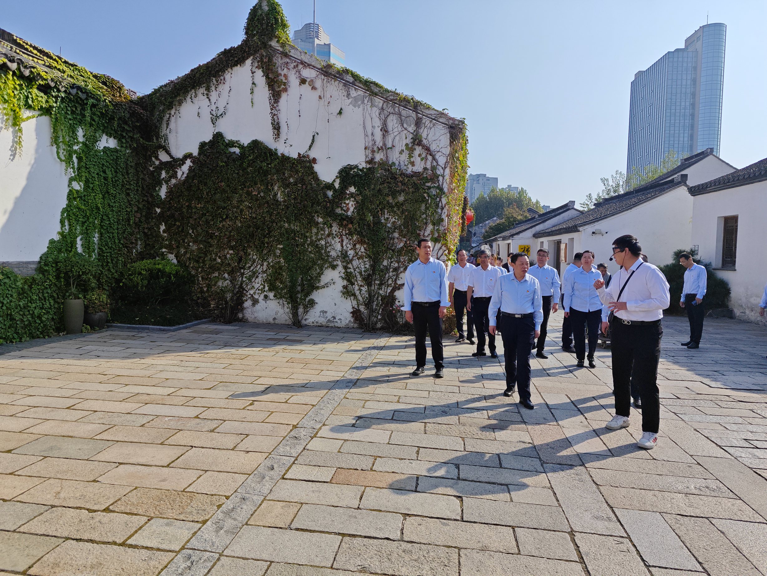 20231030地研院主题党日活动-青果巷历史文化街区p6_副本.jpg 20231030地研院主题党日活动-青果巷历史文化街区p6_副本.jpg